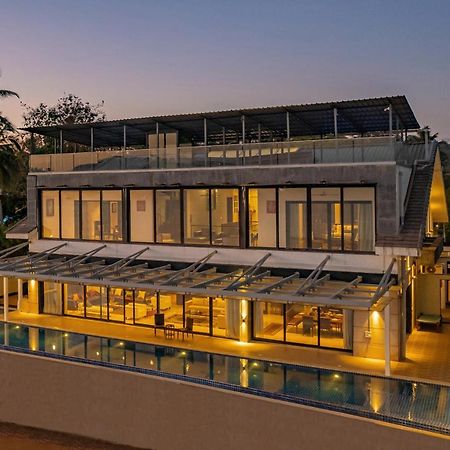 Oceanic Sunsets With River View, Comp Breakfast & Infinity Pool At Stayvista Verem Exterior photo